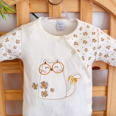 Macacão Trape Zape- Gatinha com Óculos - Off White com Flores Beges